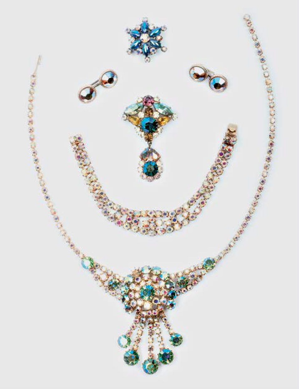 Corbella gioielli di scena. Collier, braccialetto, spille, gemelli 